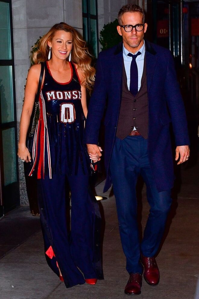 LOOK 7 | Com um top Monse, que combinou com umas calças azuis e uns sapatos vermelhos