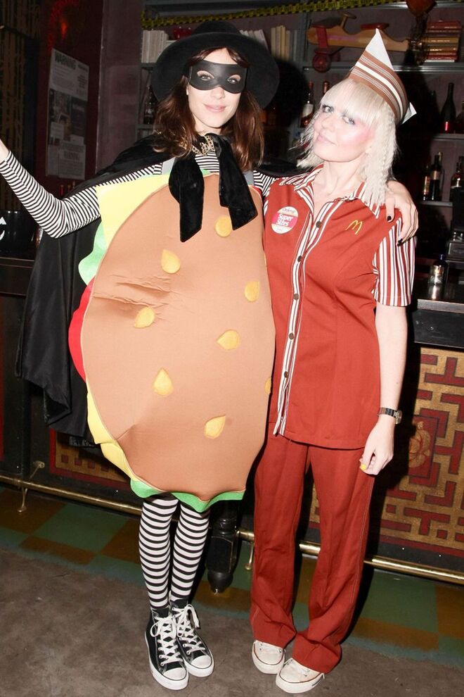 Alexa Chung e Fiona Byrne | Hamburguer McDonald's