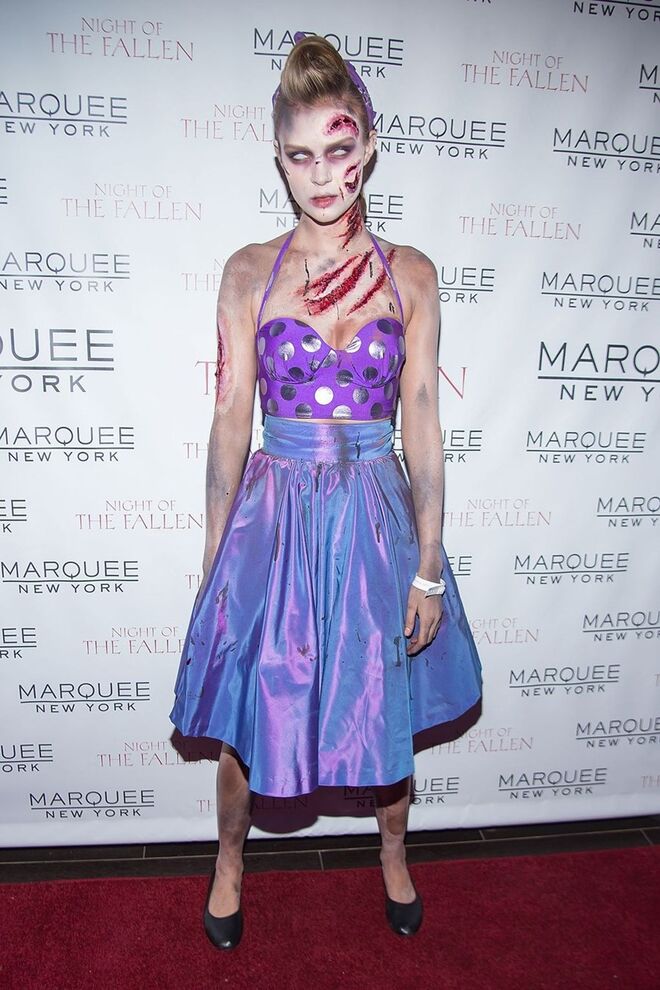 Josephine Skriver | Zombie