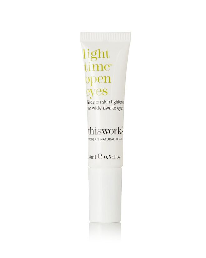 Cuidado de Olhos Light Time Open Eyes, €33, This Works em Net-a-Porter.com