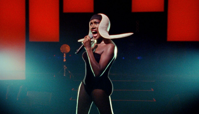 Grace Jones: Bloodlight and Bami, de Sophie Fiennes | Ao longo de 120 minutos Grace Jones: Bloodlight and Bami retrata a faceta camaleónica da cantora, modelo e atriz jamaicana Grace Jones, um ícone da cultura pop como poucos. Quando? A 20 de outubro, às 21h30, no São Jorge (Sala M. Oliveira). Quanto? €4