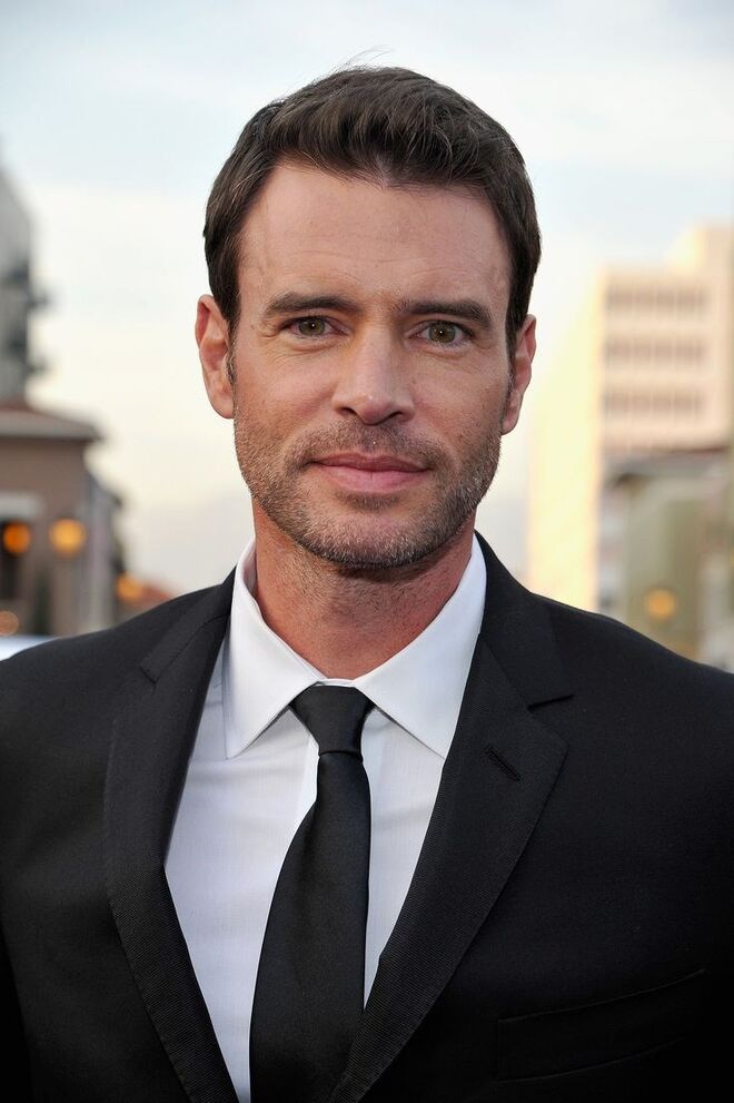SCOTT FOLEY | O ator de Scandal surpreendeu o Instagram quando revelou que ele e a sua família costumam pôr manteiga de amendoim nos ovos mexidos. “É uma coisa de família, tem imensa proteína”, disse o ator num vídeo que conseguiu 10 mil likes em 30 minutos.
