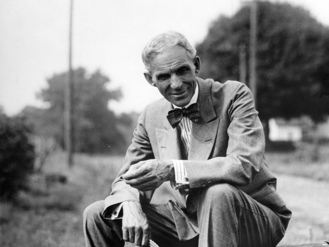 HENRY FORD | O inventor via o corpo humano como um simples mecanismo que precisava de consumir materiais em estado natural como combustível. Por isso, em vez de comprar mercearias, Ford arrancava ervas do seu jardim e comia-as – sozinhas ou numa sanduíche.