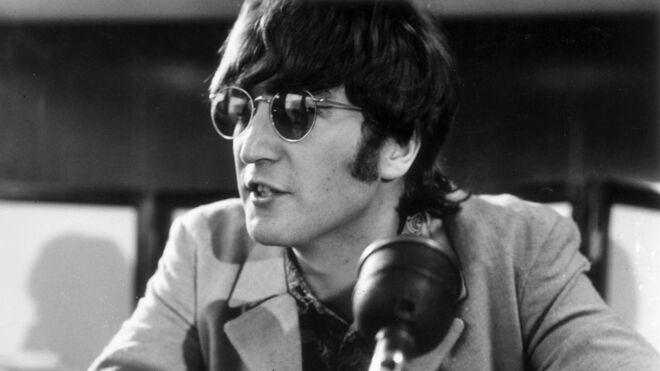 John Lennon era BALANÇA (23 de setembro – 22 de outubro) Alguém que seja deste signo é, geralmente, diplomático e sociável, com um apreço pelo equilíbrio e a harmonia. Os nativos deste signo têm um forte sentido de justiça e uma grande habilidade para negociar. No entanto, a procrastinação pode ser um problema – os Balanças odeiam ver o seu trabalho ser apressado e podem demorar demasiado tempo a terminar uma tarefa.