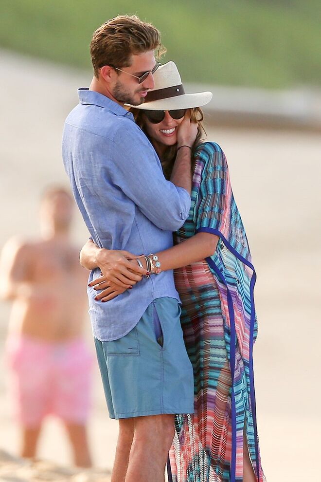 IZABEL GOULART | O jogador de futebol alemão Kevin Trapp, que joga atualmente no Paris Saint-Germain, namora com Izabel Goulart desde dezembro de 2015.