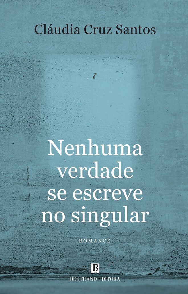 Nenhuma verdade se escreve no singular, de Cláudia Cruz Santos, €16,60 (Bertrand)