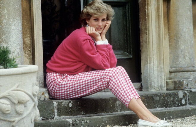 Princesa Diana | A princesa de Gales quebrou várias tradições reais, sempre em nome de um pensamento atual e contra os hábitos estabelecidos na realeza britânica. 