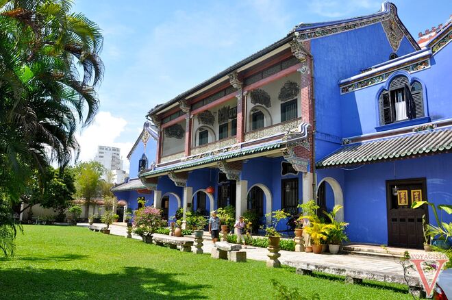 The Blue Mansion, Penang (Malásia) | No século XIX, a casa pertencia à família de Cheong Fatt Tze, uma proeminente personalidade chinesa que tinha uma paixão por casas tradicionais da China. Atualmente, a Blue Mansion faz parte da UNESCO Conservation and Heritage e está aberta ao público que pode ficar num dos 18 quartos. 