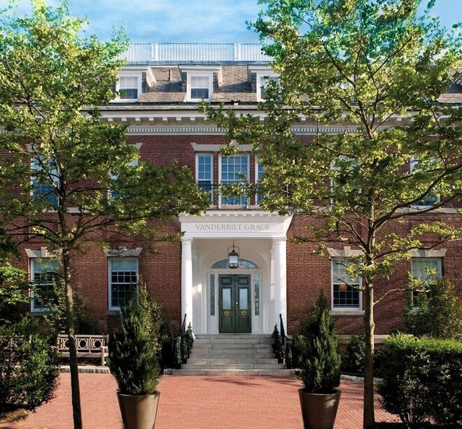 The Vanderbilt Grace, Newport (Rhode Island) | A mansão foi construída em 1909 por Alfred Gwynne Vanderbilt. Atualmente transformada em hotel, tem 33 quartos, com direito a spa, centro de fitness, piscina exterior e interior e um restaurante de assinatura – The Vanderbilt Grill. 