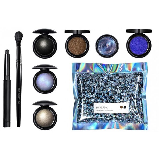 Dark Star Eye Kit no tom 006 UltraViolet Blue, €144, Pat McGrath Labs, em www.net-a-porter.com