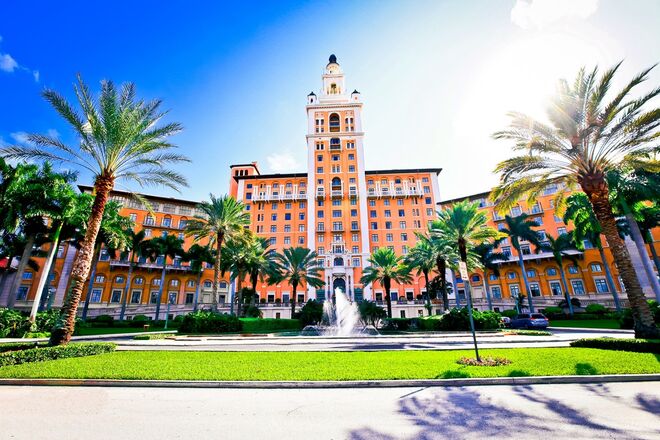 Biltmore Hotel (Coral Gables) | O hotel encontra-se a apenas dez minutos do centro de Miami. Teve a sua inauguração em 1926 e durante a II Guerra Mundial foi transformado em hospital. Existem, por essa razão, muitos fantasmas de veteranos de guerra.