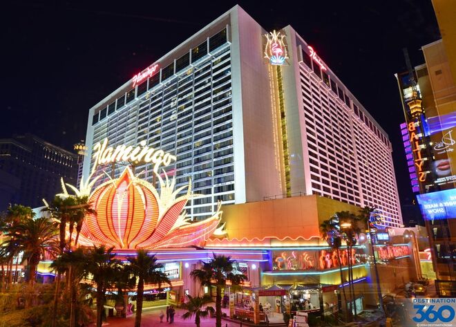 Flamingo Hotel (Las Vegas) | É o resort mais antigo de Las Vegas, criado por Mobster Bugsy Siegel, assassinado pouco depois da inauguração. Diz-se que gastava mais do que podia até que os investidores começaram a reparar. Há relatos de que o seu espírito continua a aparecer no jardim onde morreu.