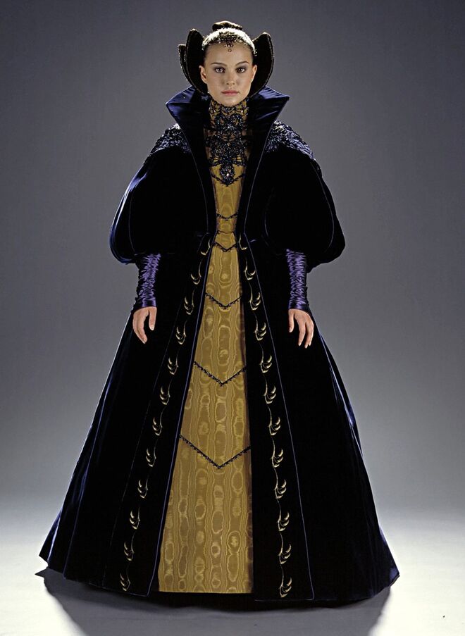 Star Wars – Episódio I e II (1999-2002) | O guarda-roupa de Padme Amidala, a mãe da Princesa Leia, interpretada por Natalie Portman, é dos melhores da série. 