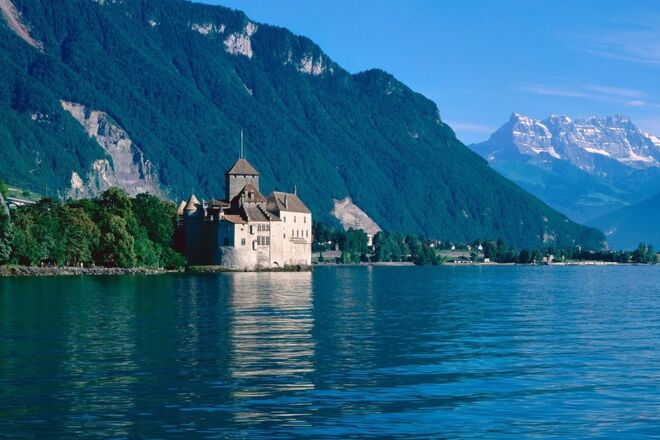 VIRGEM (23 de agosto – 22 de setembro): GENEBRA | O equilíbrio e a ordem são extremamente importantes para os nativos do signo Virgem, que procuram lugares que não sejam demasiado barulhentos e movimentados para viver. Gostam de fazer parte de comunidades compostas por famílias atentas que cuidam umas das outras quando necessário. Genebra, na Suíça, pode ser o local ideal para o Virgem viver, já que é uma cidade pacífica e organizada.