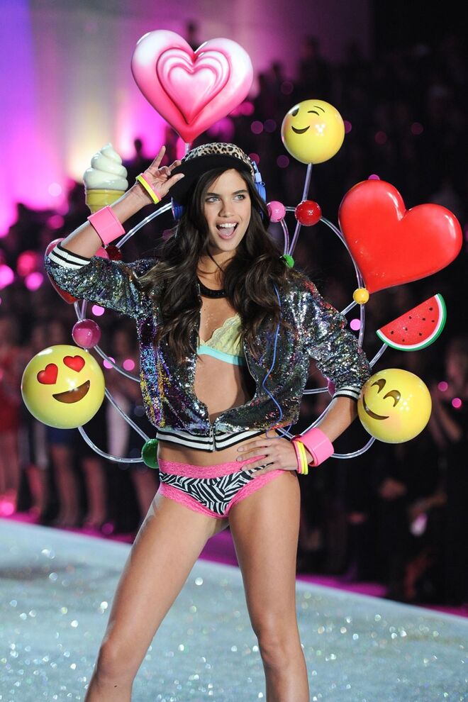 Sara Sampaio no desfile de 2013 no Lexington Avenue Armory, em Nova Iorque.