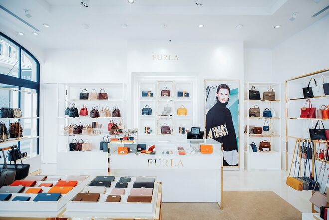 Loja da Furla no Freeport Fashion Outlet, em Alcochete