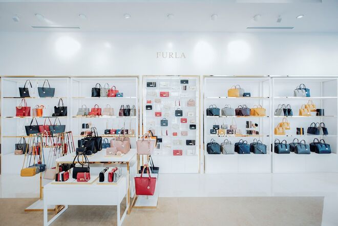 Loja da Furla no Freeport Fashion Outlet, em Alcochete
