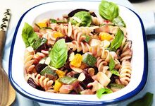 Salada de Fusilli e Legumes com Azeite de Manjericão e Amêndoa (receita na revista Sabe Bem nº38 p.34)