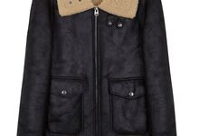 Casaco com pelo, €79,99