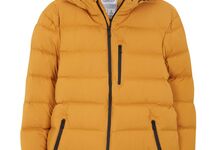Casaco amarelo de penas, €79,99