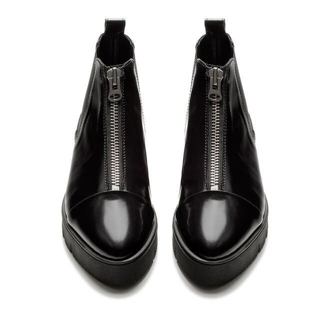 Os botins de sola dentada: €265, BIMBA Y LOLA