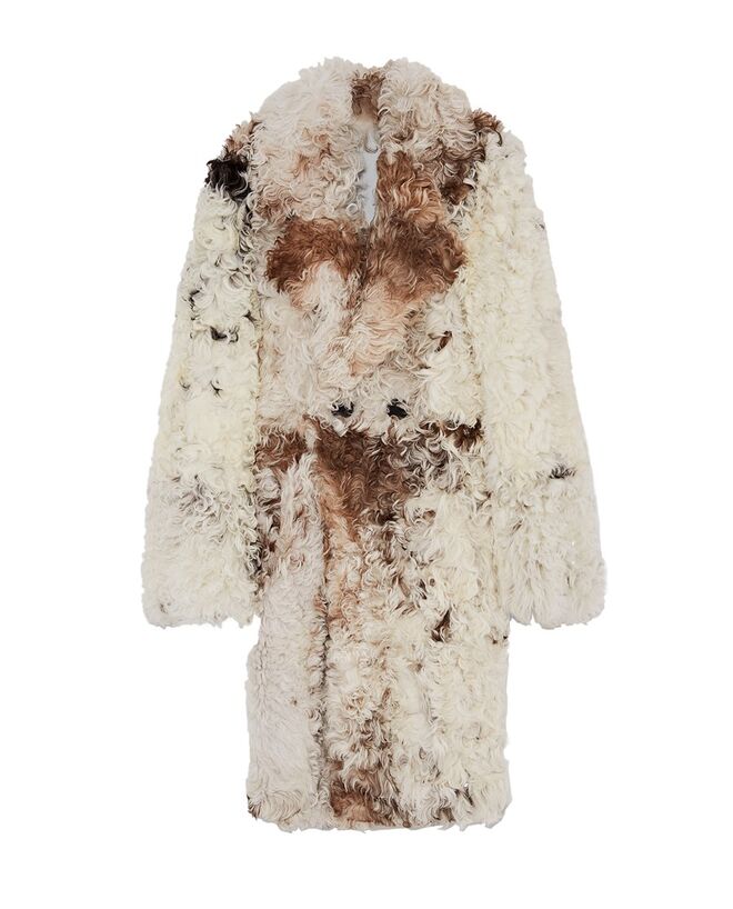 O casaco em pele de carneiro: €399, Zara