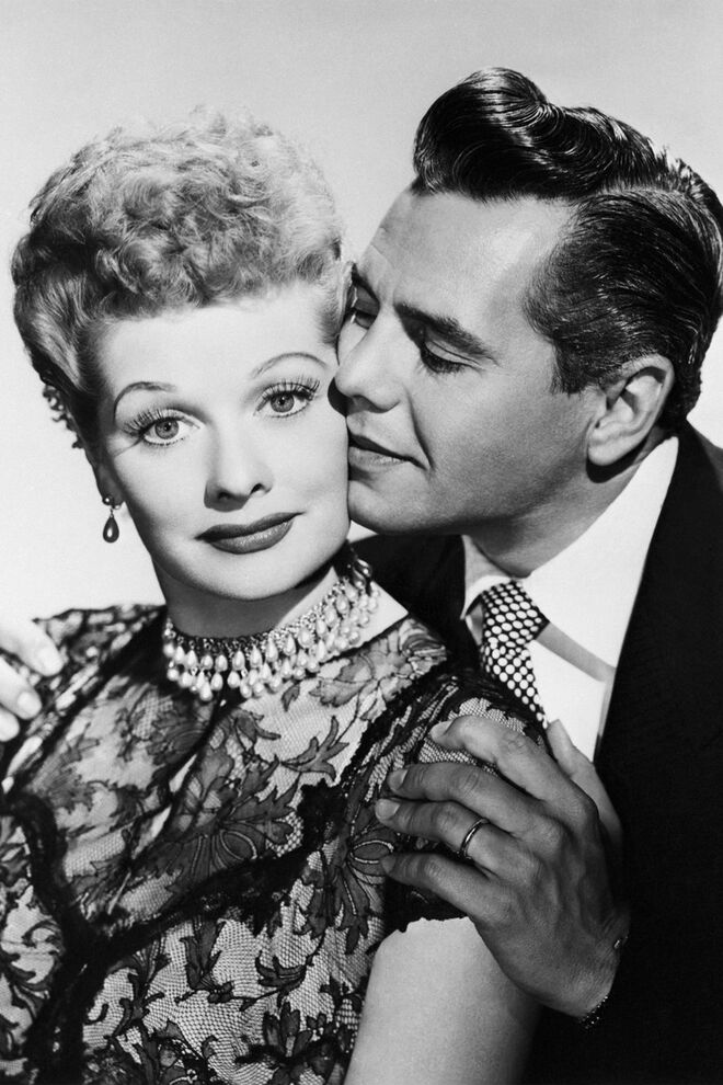 Lucy (Lucille Ball) e Ricky (Desi Arnaz), em O Love Lucy (1951-1957)