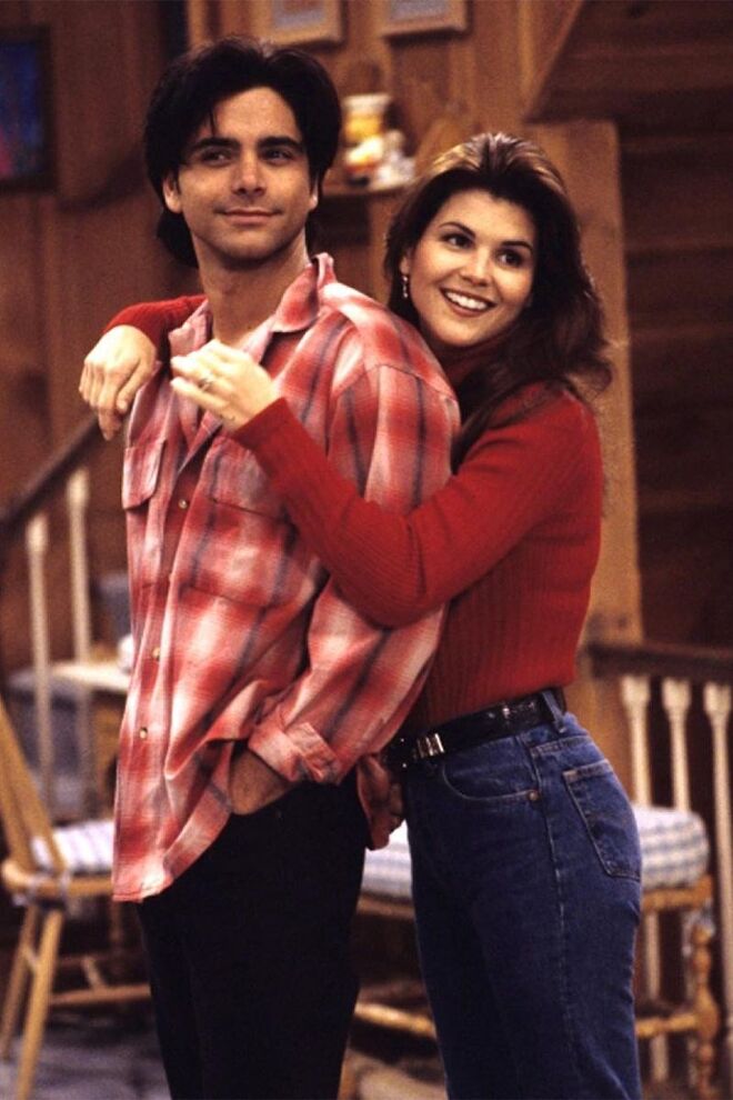 Jesse (John Stamos) e Becky (Lori Loughlin), em Pais à Força (1987-1995)