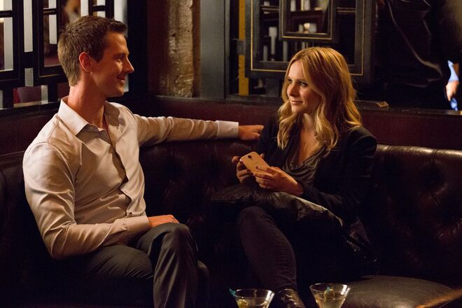 Logan (Jason Dohring) e Veronica (Kristen Bell), em Veronica Mars (2004-2007)