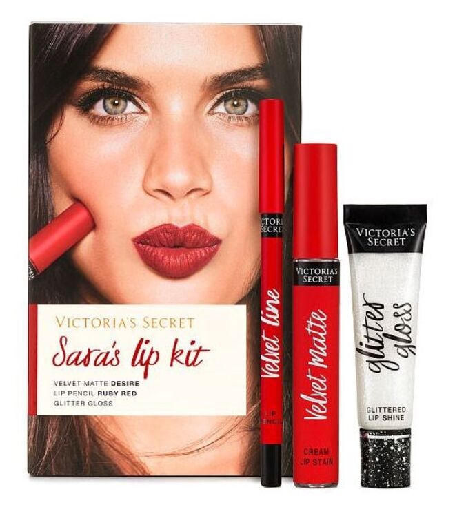 Angel Lip Kit - Sara Sampaio com a cor Desire: True Red, €26,43, Victoria's Secret