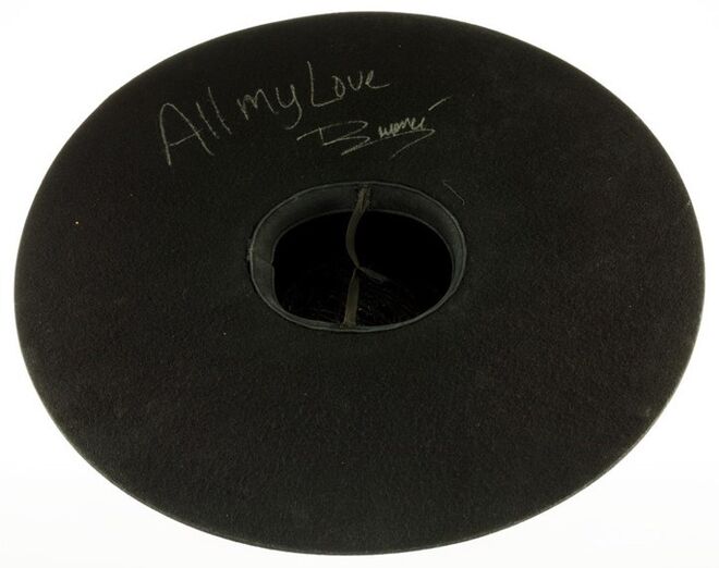 O chapéu autografado por Beyoncé, foto Heritage Auctions 