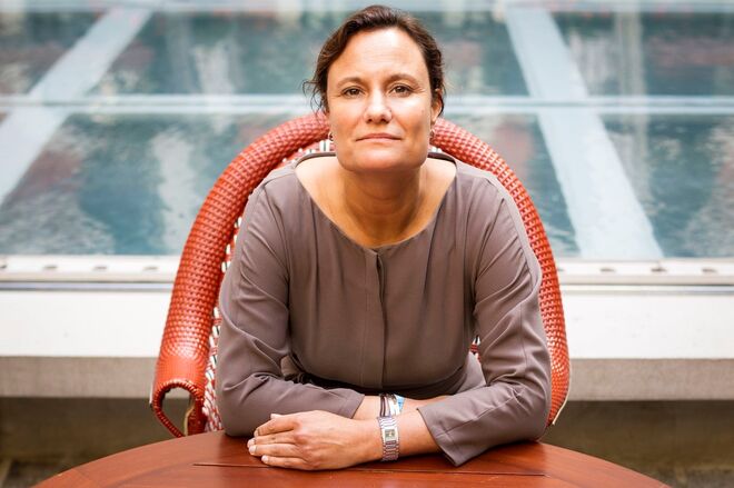 GILLIAN TANS | É diretora executiva do site booking.com desde 2016 e a presidente da mesma empresa desde 2015. Desde que se juntou à equipa que o negócio expandiu para mais de 13.000 empregados e 184 escritórios em todo o mundo. Vai participar na conferência sobre “a vida de um líder”, no palco principal, amanhã às 12h25.