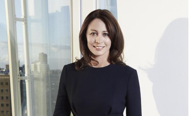 CAROLINE RUSH | A CEO do British Fashion Council tem 20 anos de experiência em marketing e relações públicas. Antes de se juntar ao BFC, geriu o seu próprio negócio durante cinco anos. É professora na Glasgow Caledonian University e recebeu o prémio CBE pelo seu trabalho na indústria da moda britânica. Vem discutir a perceção que a sociedade tem da beleza, também dia 9, no Modum, às 13h40.