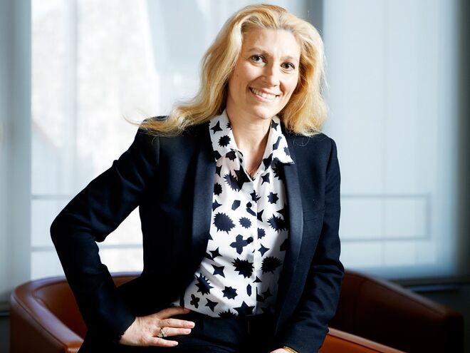 MARIE-CLAIRE DAVEU | É a chefe de sustentabilidade na Kering, grupo francês especializado em luxo. Daveu tem sido a responsável por supervisionar a estratégia de sustentabilidade do grupo e fez dele um pioneiro em moda consciente reconhecido na indústria. Vai discutir luxo sustentável no dia 9, no Modum, às 12h00.