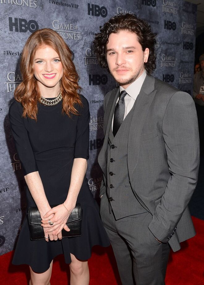 ROSE LESLIE E KIT HARINGTON | Os dois atores de Game of Thrones namoraram durante pouco tempo em 2012, mas acabaram por não ficar juntos. Reataram em 2014 e em setembro deste ano anunciaram o noivado. 