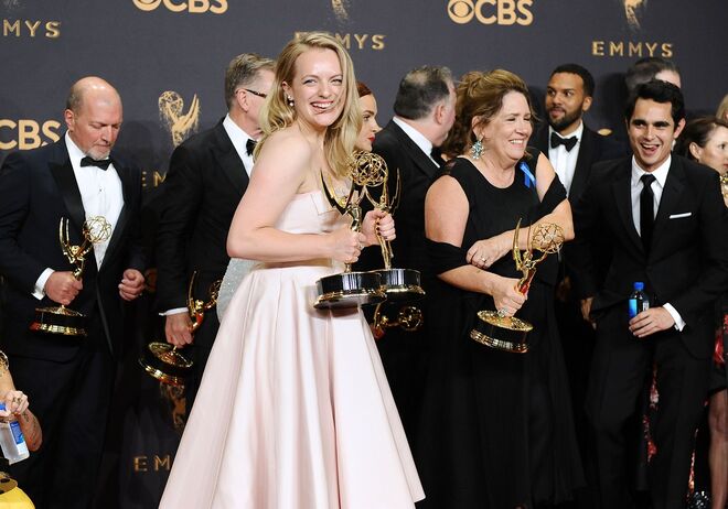 Elizabeth Moss é a estrela de The Handmaid's Tale