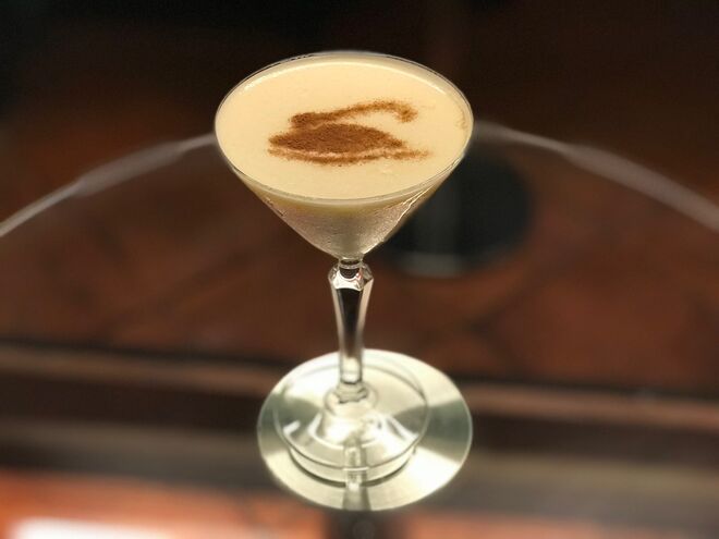 Saborear cocktails inspirados em espiões: Mata Hari