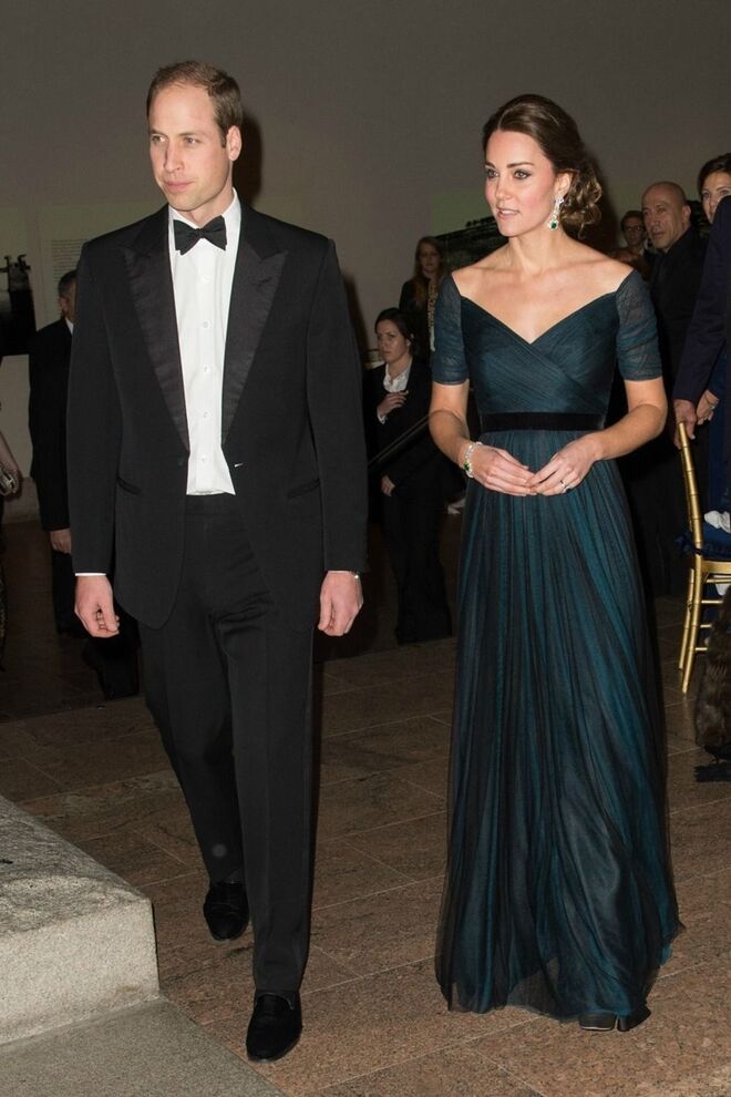 Com um vestido de Jenny Packham (dezembro 2014)