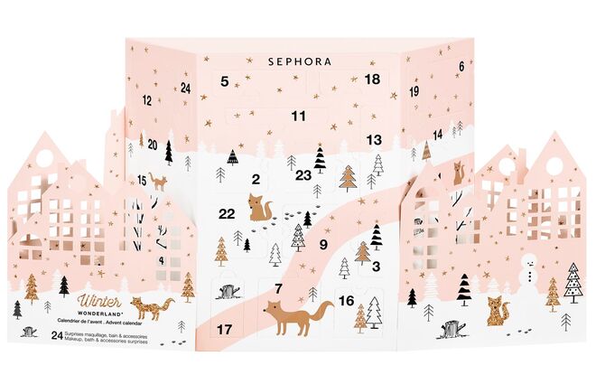 São 24 presentes de maquilhagem, produtos de banho ou acessórios. Para aguçar a curiosidade, a marca revela que o calendário inclui um verniz Color Hit, um batom líquido, um blush, um elástico-fita, uma máscara de noite, entre outras surpresas. Há ainda para descobrir uma sombra, eyeliner, um lápis de lábios mini, cápsulas para o duche, um fixador de sobrancelhas, um espelho de bolso ou um cubo efervescente. 
Calendário de Advento Winter Wonderland, €39,95, Sephora