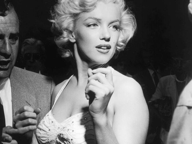 Marilyn Monroe | A morte da atriz foi um aparente suicídio para esconder um assassinato. É nessa teoria que muitos acreditam, atirando culpas à CIA, à máfia e até à família Kennedy.