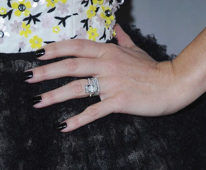 REESE WITHERSPOON | Este é já o segundo anel de noivado que a atriz recebe, oferecido pelo marido Jim Toth e no valor de 250 mil dólares. 