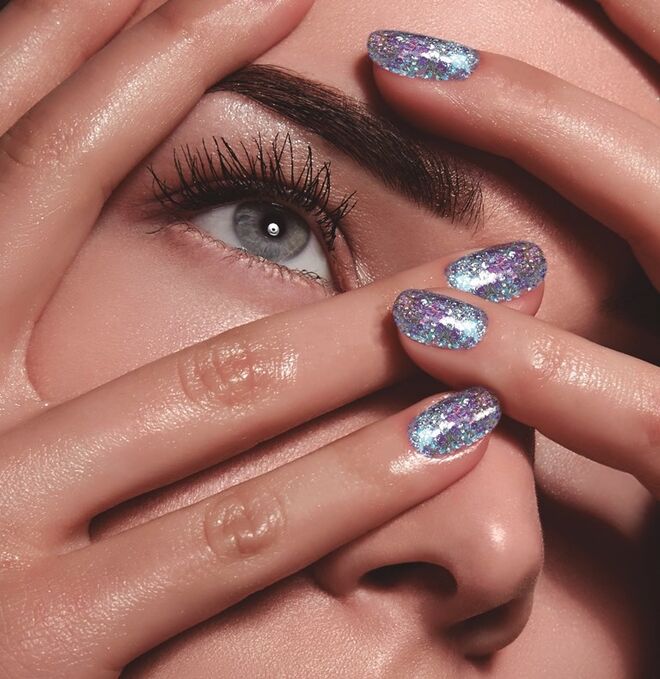 Verniz Glitter Gel, €40 (aplicação), Nails 4’us