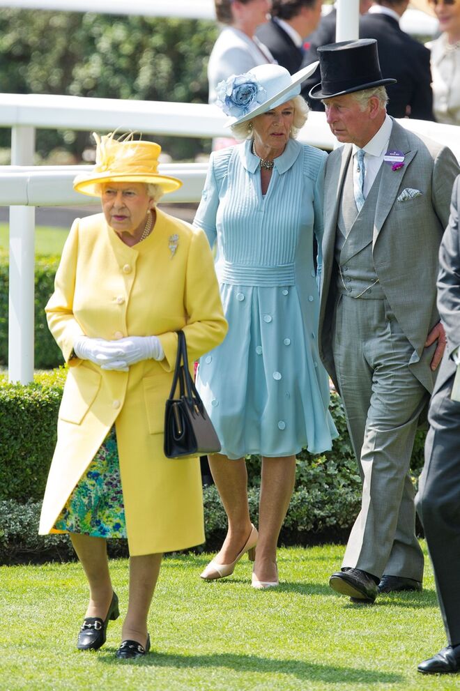 A rainha com o príncipe Carlos e a duquesa da Cornualha nas corridas de Ascot, em 2017.