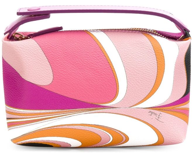 Printed toiletry bag, €200, Emilio Pucci, em farfetch.com
