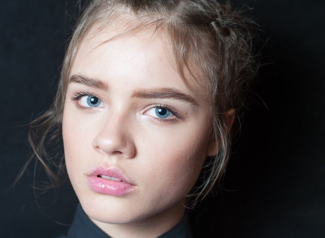 7. Cabelos fracos. A nicotina diminui o diâmetro dos vasos sanguíneos e, consequentemente, o fluxo de sangue. Como consequência o cabelo recebe menos nutrientes, o que leva a que fique mais fino e fraco, caindo com mais facilidade.