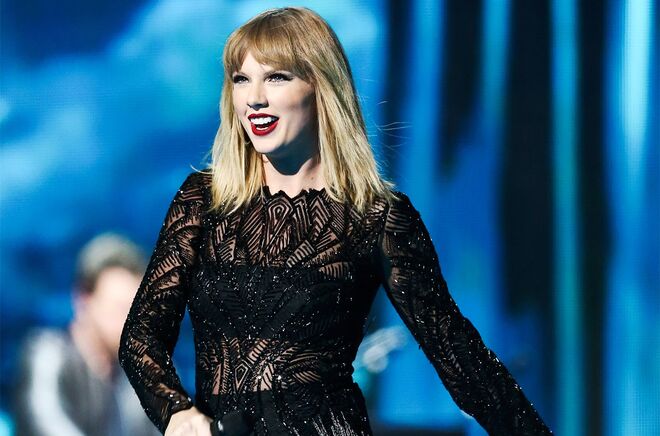 TAYLOR SWIFT | Acaba de editar um álbum e é amiga de muitas das modelos que vão desfilar, mas já atuou num desfile da marca no passado. Dependendo das intenções da organização do evento, pode ou não ser uma possibilidade.