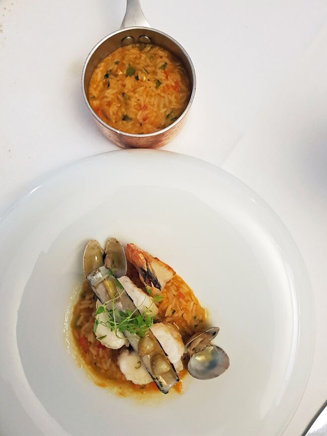 Restaurante Divinus: Tamboril braseado num arroz malandrinho de camarão, lingueirão e ameijoa (€26,50) 