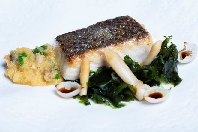 Restaurante Rossio: Corvina com xerém de fragateira e lingueirão e cebolinhas avinagradas (€28)