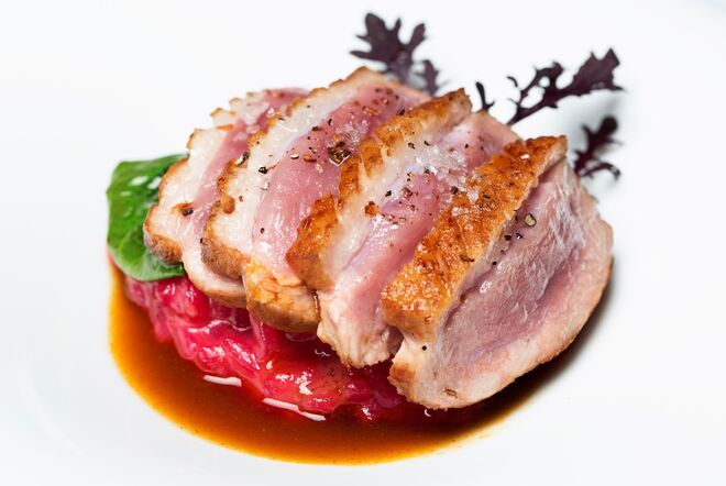 Restaurante Rossio: Magret de pato com especiarias torradas, risotto de beterraba e espinafres (22€).