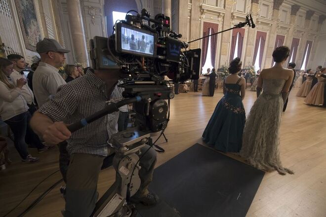Claire Foy e Vanessa Kirby nos bastidores | Temporada 2